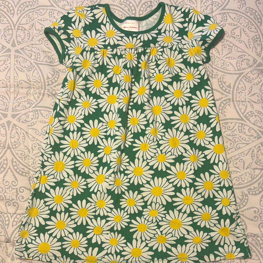 Hanna Andersson Green Daisy Print Casual Dress with Yellow Centers